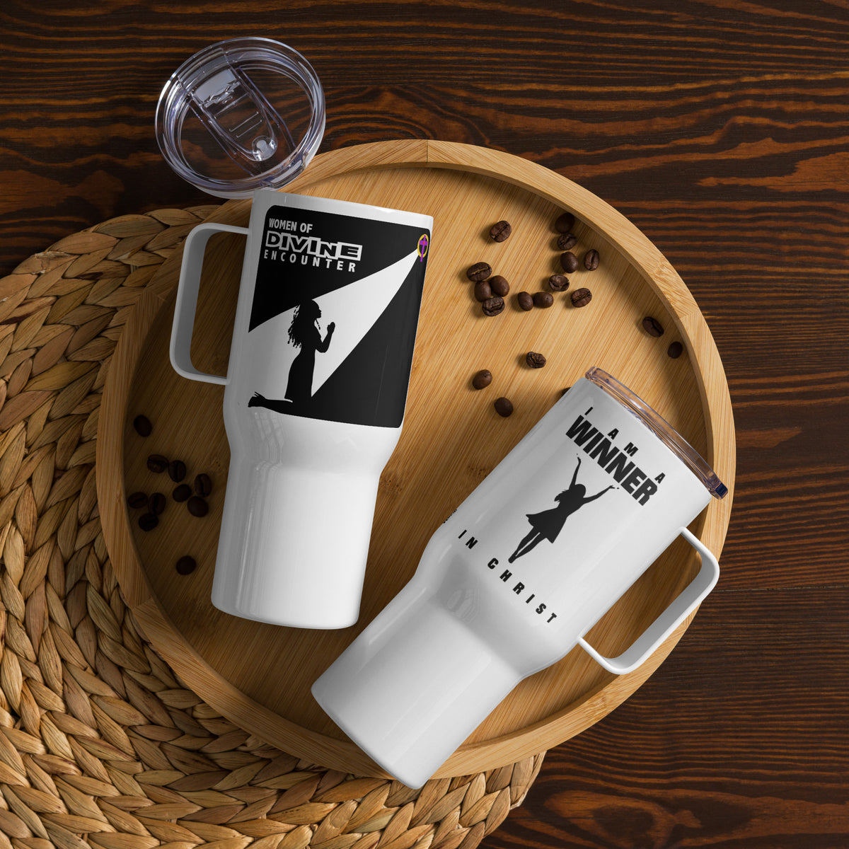 Travel mug with a handle